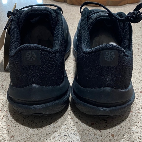 NIKE W AIR WINFLOW 10 WOMENS 10 MENS 8.5